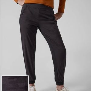 Athleta Brooklyn Lined Jogger - Black Camo - NWT - Size 6